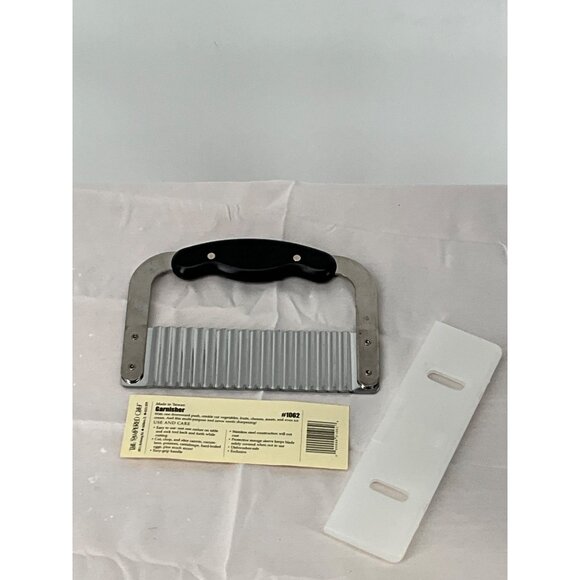 The Pampered Chef Crinkle Cutter Garnisher #1062 Stainless Steel & Plastic - Picture 3 of 5